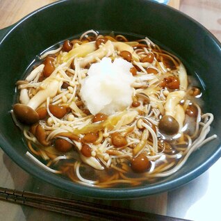 生姜あんかけで冬もぽかぽか☆きのこたっぷり蕎麦